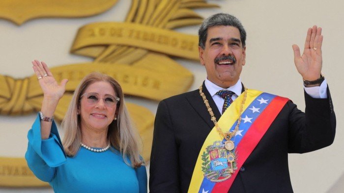 US forces capture Venezuelan President Nicolás Maduro and his wife