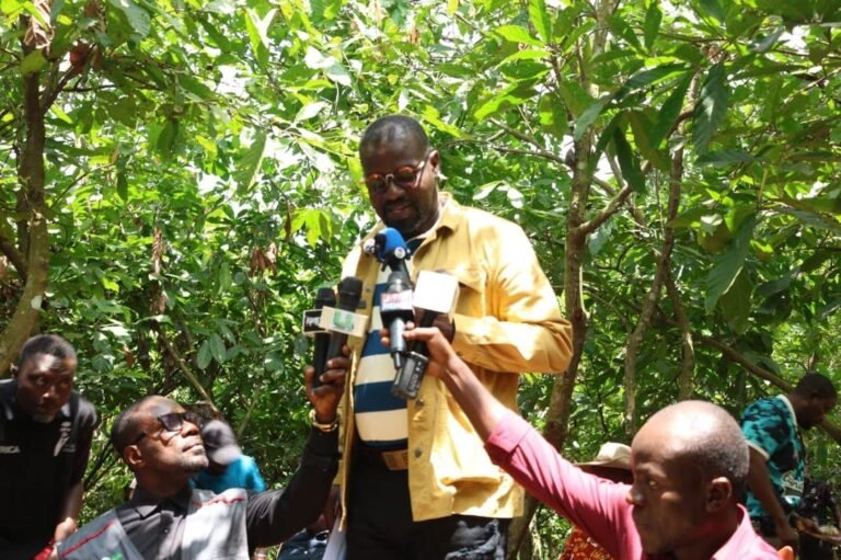 Annoh-Dompreh leads Minority Caucus to tour cocoa-growing areas in Eastern Region