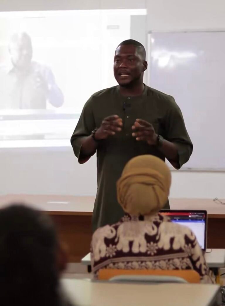 Founder of The1957News delivers guest lecture to University of Ghana Master’s students on ‘How to Blog’