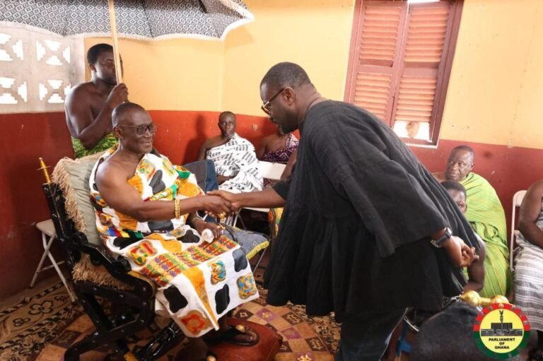 Offinsomanhene backs Minority tour, urges MPs to champion cocoa farmers’ concerns