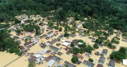 More than 200 houses submerged as floods displace residents in Samreboi