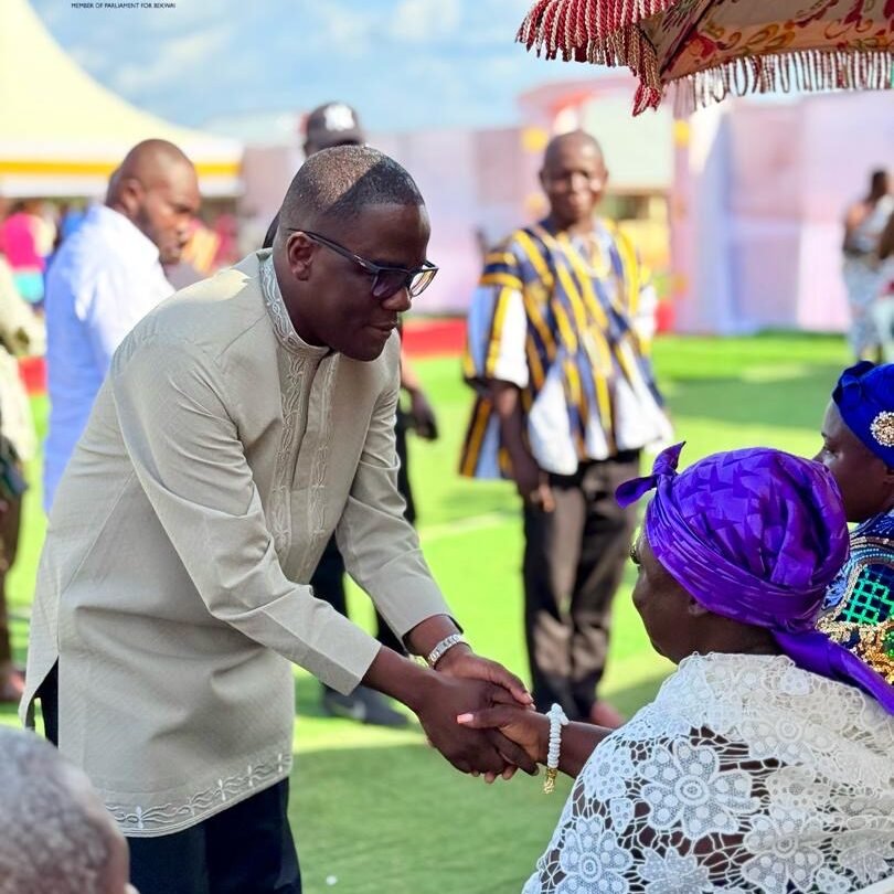 Bekwai MP donates 100 bags of cement, GH¢5,000 to Ankaase palace project